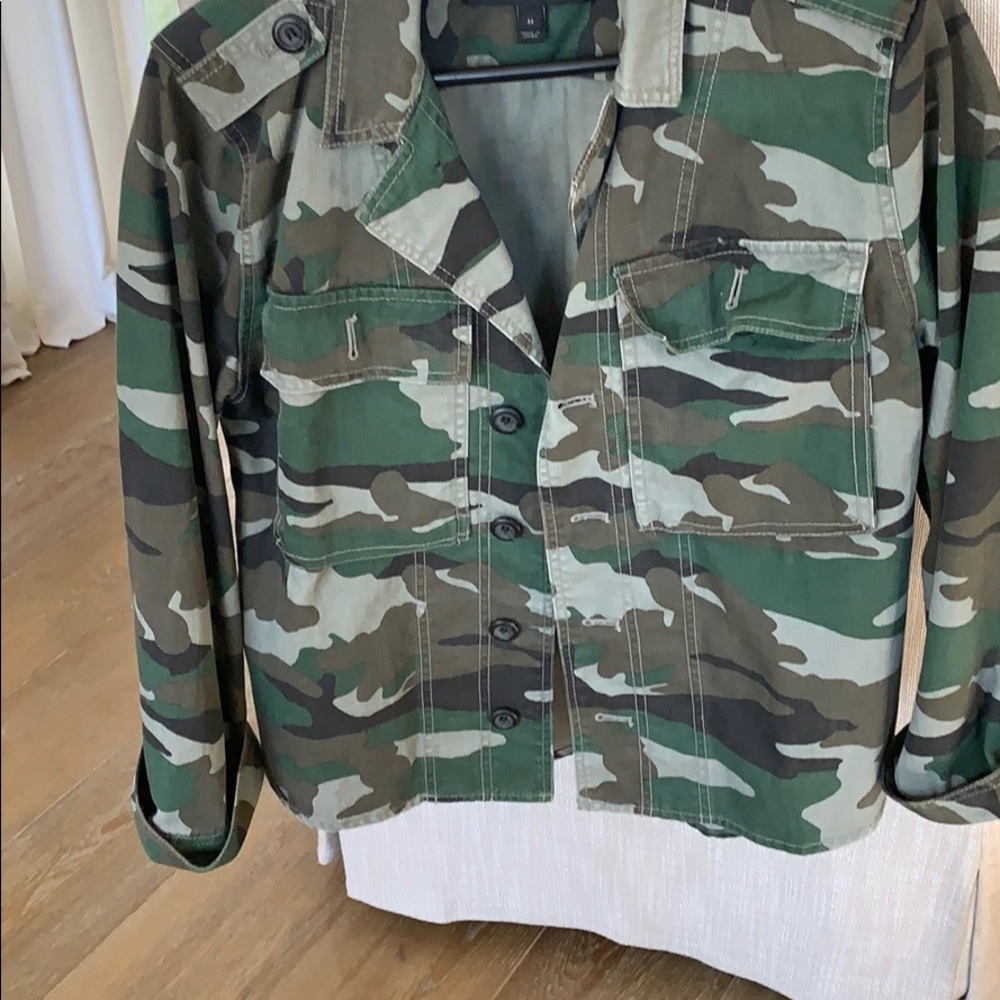 Cameo shirt/jacket can be worn both ways